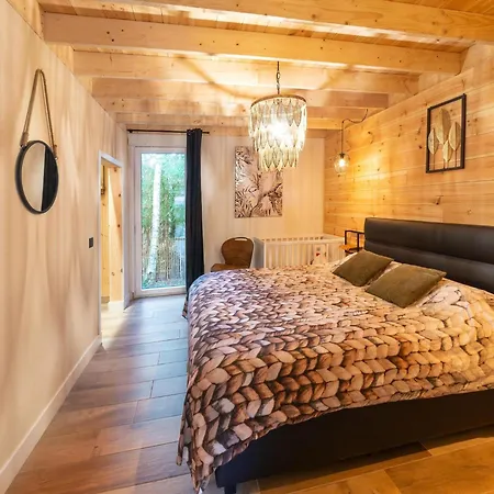 木屋 Escape With Heated Pool, Cleaning Included Érezée