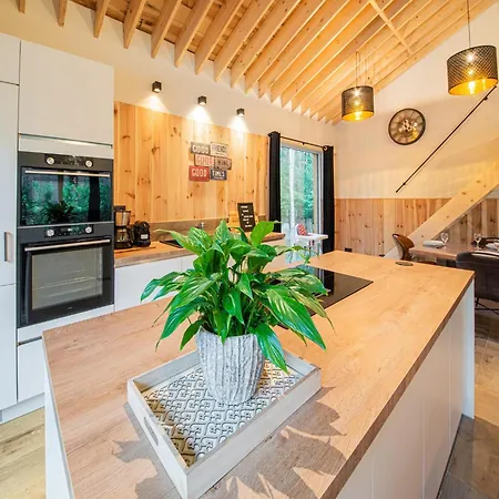 Escape With Heated Pool, Cleaning Included 木屋