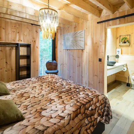 Escape With Heated Pool, Cleaning Included 木屋 Érezée
