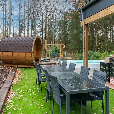 Escape With Heated Pool, Cleaning Included 木屋