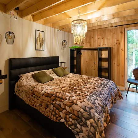 木屋 Escape With Heated Pool, Cleaning Included Érezée